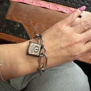 Brighton flat in London bracket